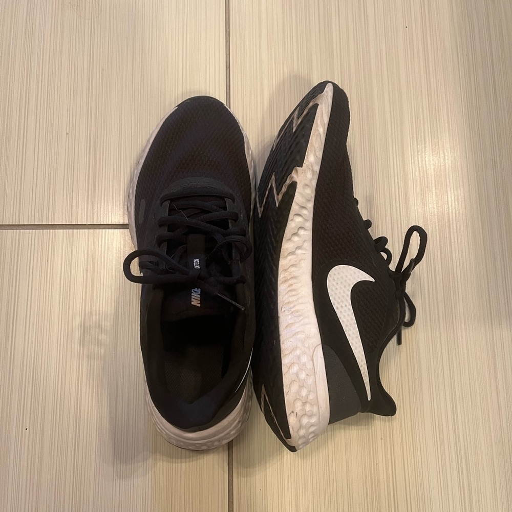 Nike Tennis Shoes